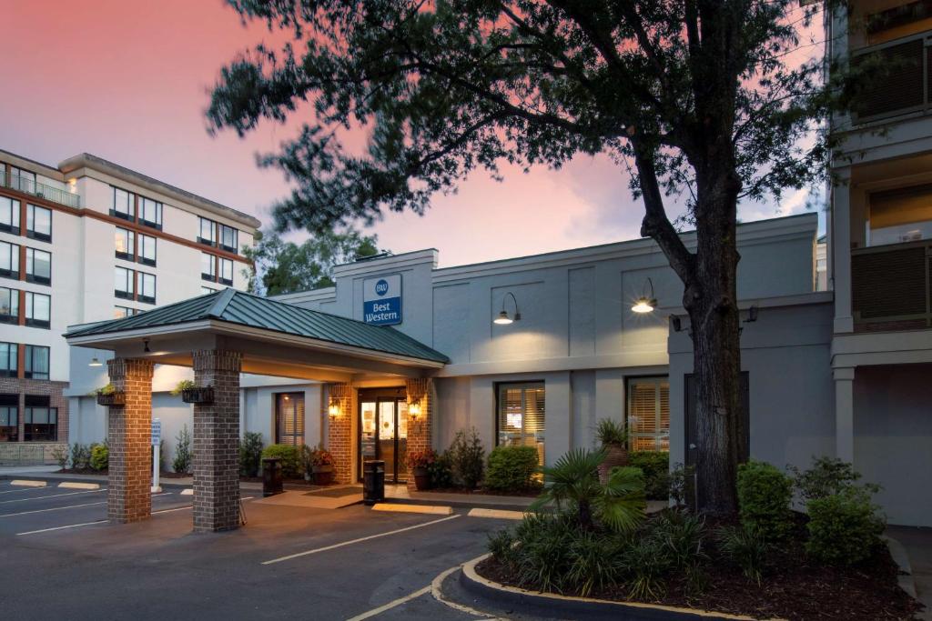 Popular attractions Area Nearby Property